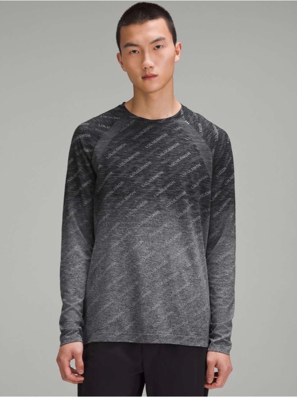 Lululemon Metal Vent Tech Long-Sleeve Shirt
Lululemon Fade Alpine White / Black